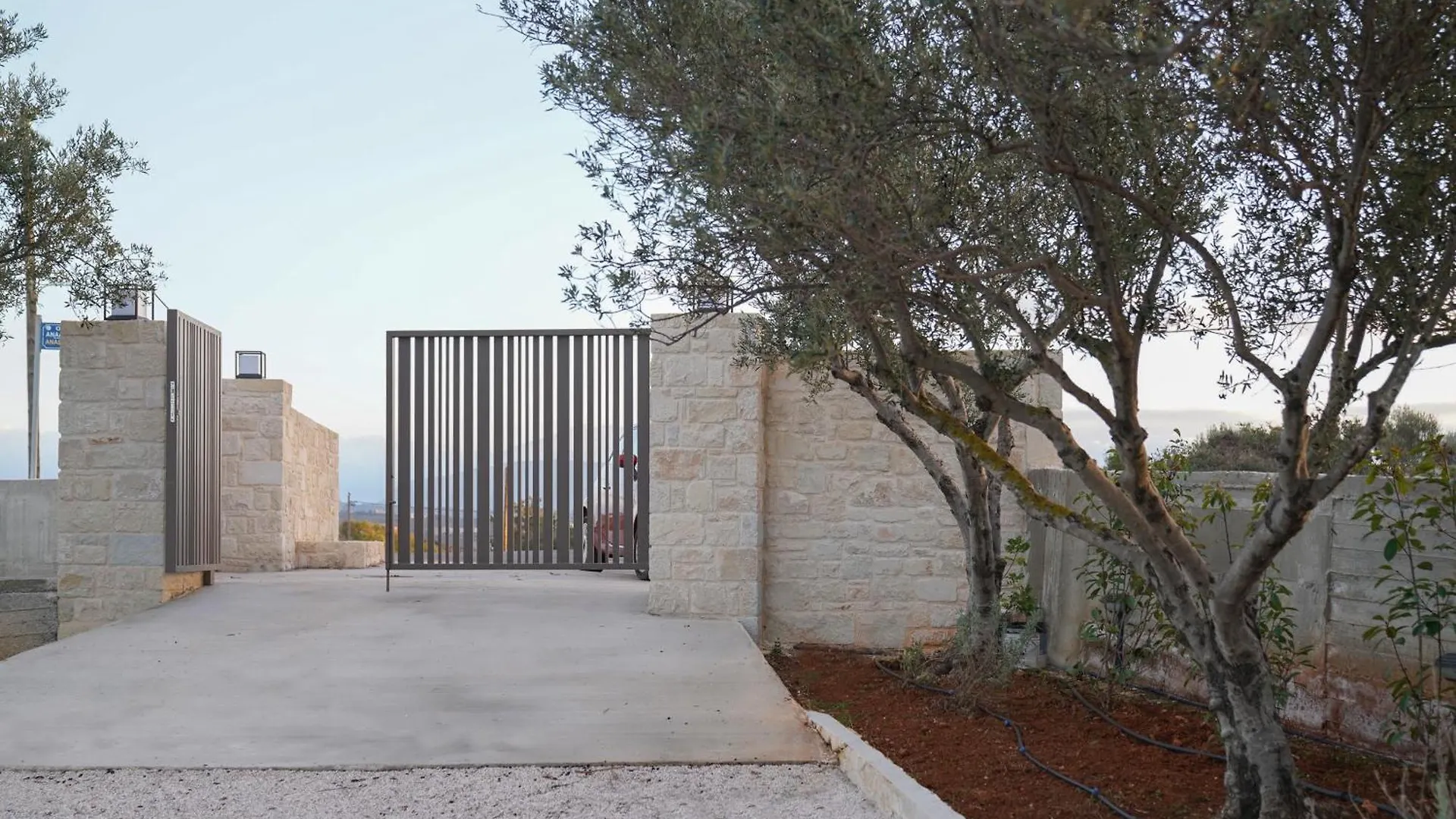 Tersanas Mare Yellow Villa